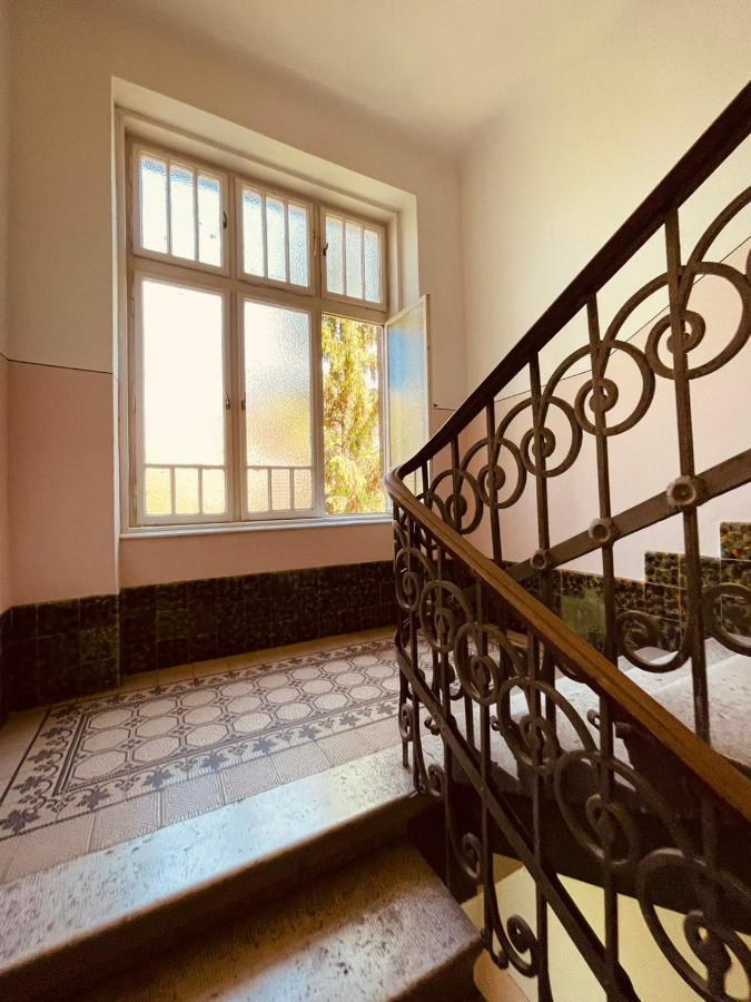 The Best Location Salon Apartment With Main Street View ซาราเยโว ภายนอก รูปภาพ