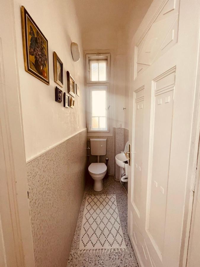 The Best Location Salon Apartment With Main Street View ซาราเยโว ภายนอก รูปภาพ