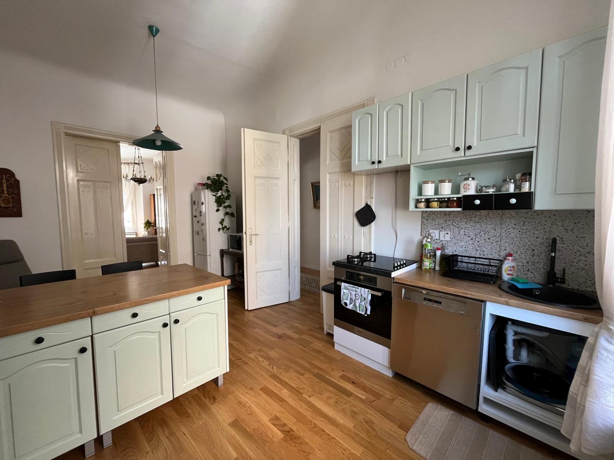 The Best Location Salon Apartment With Main Street View ซาราเยโว ภายนอก รูปภาพ
