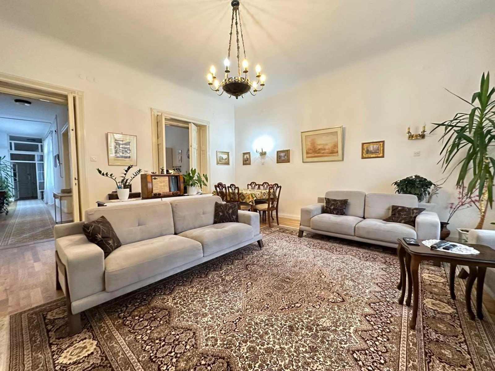 The Best Location Salon Apartment With Main Street View ซาราเยโว ภายนอก รูปภาพ