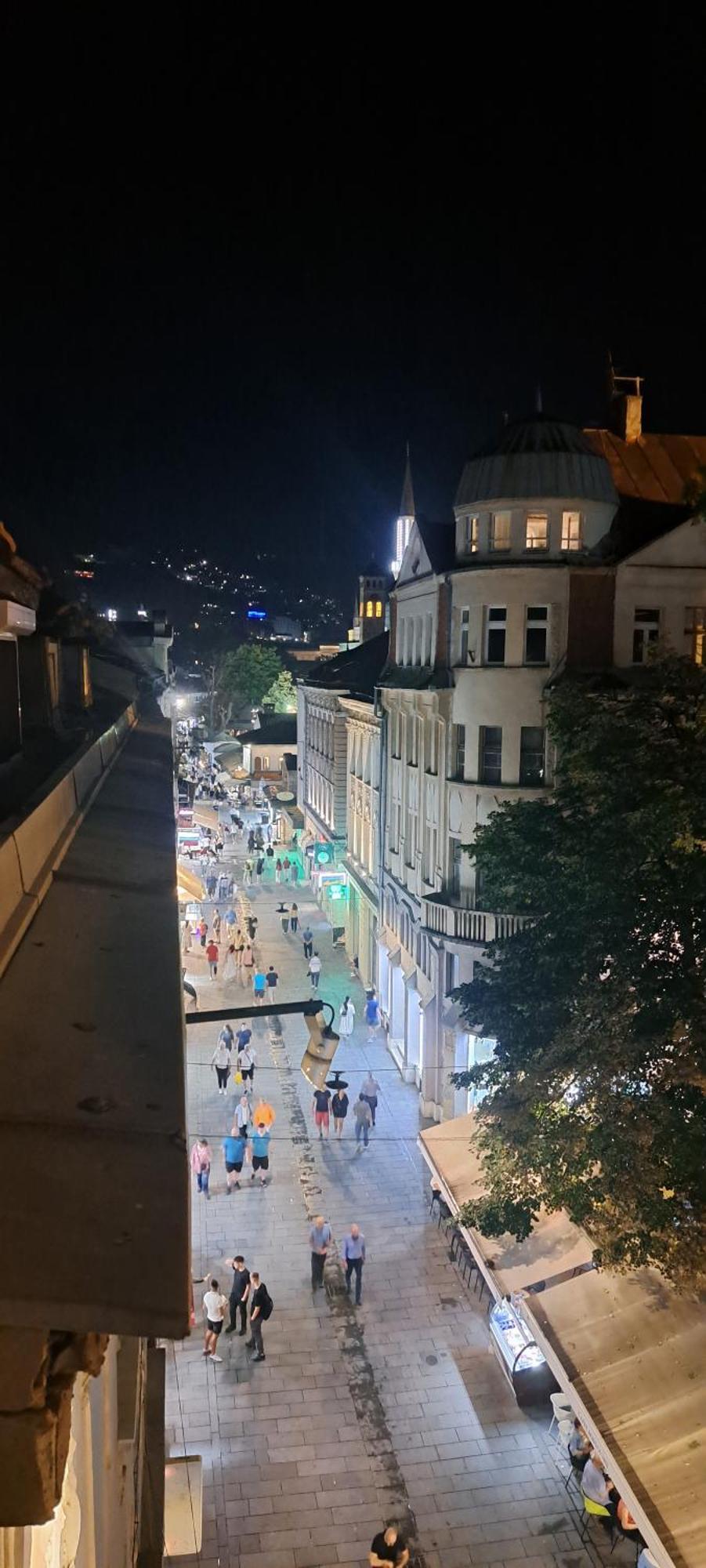 The Best Location Salon Apartment With Main Street View ซาราเยโว ภายนอก รูปภาพ